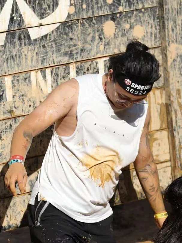 A genuine personal photo of Yaki Nie taking part in an outdoor obstacle sport
